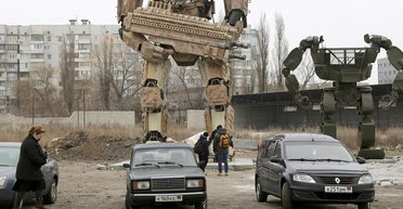 Бедный, брошенный и грязный. Как живет Донецк под боевиками и кто внушает дончанам идеи о войне