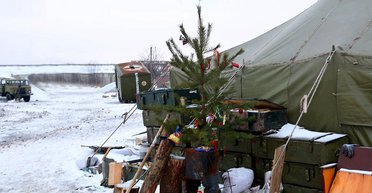 Дед Мороз под Дебальцево. Там тоже ждут подарков