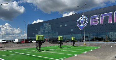 Перші серед українських ритейлерів: мережа "Епіцентр" першою запускає мережу зарядних хабів для електромобілів