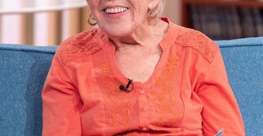 "Знову шукаю коханця": 84-річна британка розлучилася з 38-річним бойфрендом (відео)