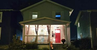 Жінка перевернула весь дім, аби знайти причину смороду: потім розкрилась несподівана правда