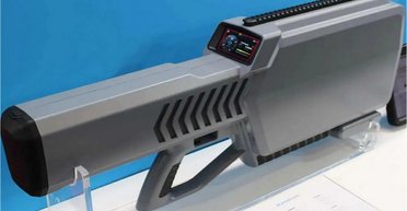 Глушить одразу кілька БПЛА: у Китаї створили антидронову рушницю з радаром SHH100 Hunter