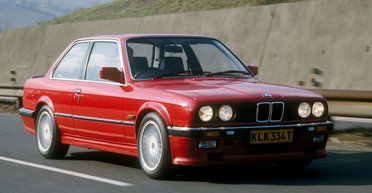 "Тройка" из Африки: в интернете показали редкий и малоизвестный спорткар BMW 333i (видео)