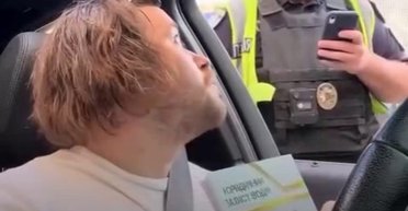 У Києві водій вкусив поліцейського і потрапив у ТЦК: деталі (відео)