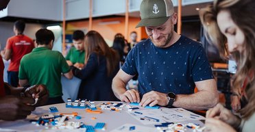 За 116 часов "строительства": более 1300 сложенных корабликов Lego установили мировой рекорд (фото)