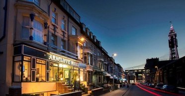 Туристка з дітьми проїхала 13 годин, щоб потрапити в неіснуючий готель (фото)