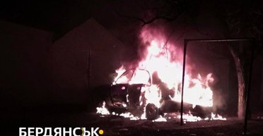 Відвезли в лікарню: у Бердянську підірвали авто голови окупаційної ради Нечета (фото)