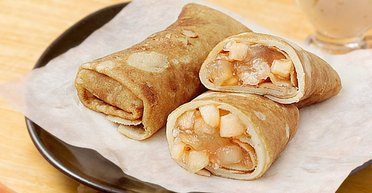 Лучшие рецепты на Масленицу: топ-3 сладких начинок с яблоками для блинов