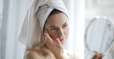 8 способов быстро и эффективно избавиться от мешков под глазами