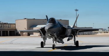 Уникальный "франкенштейн": впервые в истории истребитель F-35 собрали из двух разбитых самолетов