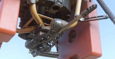 Поражает с 200 метров: инженер вооружил дрон сверхточной снайперской винтовкой