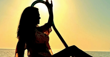 Сальма Хаєк поділилася новими гламурними знімками відпочинку на яхті (фото)