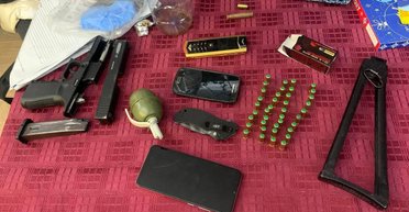 Есть запрещенные предметы: полиция обыскала квартиры "мажоров", которые слушали российскую музыку (видео)