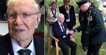 Герой Другої світової війни отримав свої медалі із запізненням на 80 років (фото)