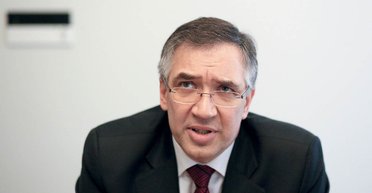 Кто кому должен помогать оружием еще вопрос, – посол Канады в Украине