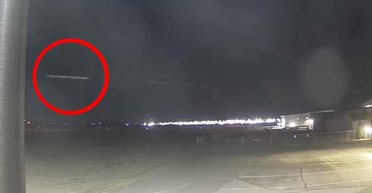 НЛО, метеорит чи щось інше: у небі над США помічено дивний спалах світла і гуркіт (фото)