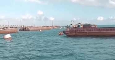 Оккупанты укрепляют защиту Крымского моста от надводных дронов, — партизаны (фото)