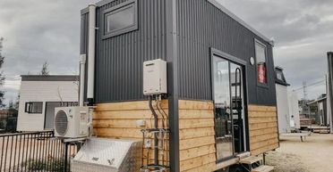 Один з найменших будинків в світі завдяки секрету вміщає 6 осіб: що всередині (фото)