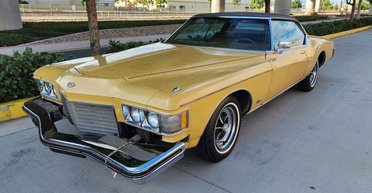 Люкс из 70-х: в старом гараже обнаружено заброшенным знаменитое американское авто (фото)