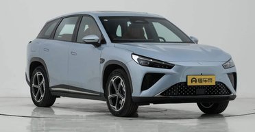 С холодильником и караоке: в Китае презентовали электрокроссовер за $18 000 (фото)