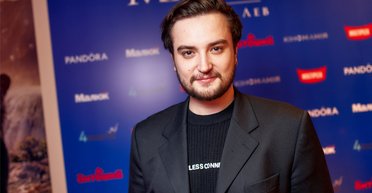 Сын Натальи Сумской Вячеслав Хостикоев появился на премьере фильма "Муфаса: Король Лев" (фото)