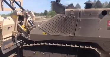 Без риска для людей: в ВСУ показали умные машины GCS-200, которые уже работают на востоке (видео)