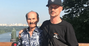 Сын Григория Чапкиса показался с двумя сыновьями: где он сейчас (фото)