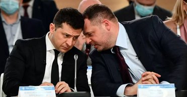 Сплять поруч у бункері, грають у теніс: FT розкрило секрети відносин Зеленського та Єрмака