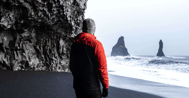 Ідіотський вчинок: туристи порушили правила на одному з найнебезпечніших пляжів світу (відео)