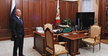 Снимают даже часы: из-за паранойи ФСО придумывает новые правила для встречи с Путиным, — СМИ