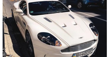 Как у Джеймса Бонда: в Италии на курорте заметили раритетный Aston Martin из Украины (фото)
