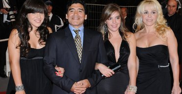 Дети Диего Марадоны: как семья делит наследство футбольной легенды (фото)