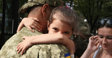 Контрактники, имеющие троих детей, могут уволиться с военной службы, — закон