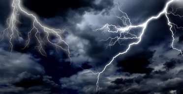 Під час тропічних гроз помітили щось радіоактивне: що знайшли вчені