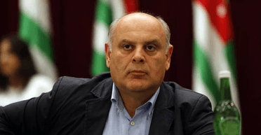 В обмен на освобождение правительственных зданий: "президент" Абхазии подал в отставку (документ)