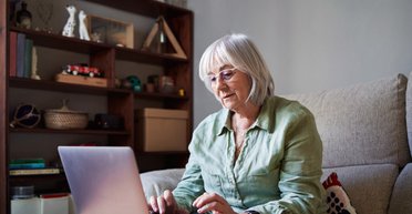 Українці із середньою зарплатою не отримають середню пенсію: до якого розміру виплат готуватися