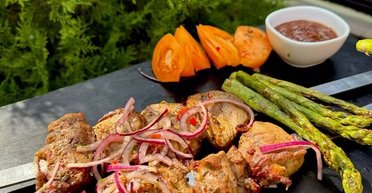 Ніжний шашлик із яловичини: рецепт від Валерія Пономаря (відео)