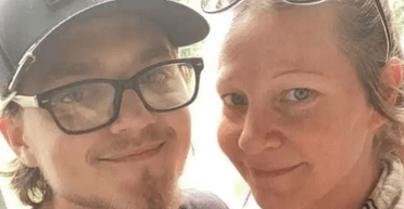 Мама вийшла заміж за найкращого друга свого сина, молодшого за неї на 25 років (фото)