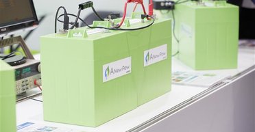 Інноваційні твердотільні батареї заряджатимуться швидше за аналоги: у чому секрет