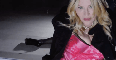 66-річна Мадонна показала нову серію відвертих кадрів (відео)