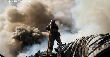 Обстріл Полтави: в ЗСУ підтвердили влучання в будівлю ТЦК, є загиблі та поранені (фото)
