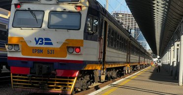 Удары ВС РФ "Шахедами" по железным дорогам: в Украине массово задерживаются поезда