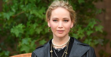 Дженнифер Лоуренс без макияжа отправилась на ужин с подругами (фото)