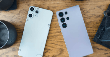 Чи варто переплачувати: експерти порівняли смартфон за 300 і 1300 доларів