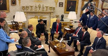 "Я переоделся, а ты нет": Зеленский осадил журналиста Трампа, который оскорбил его в прошлый раз