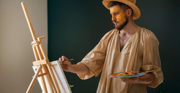 Парень нарисовал портрет девушки: она расхохоталась от невероятного "сходства" (видео)