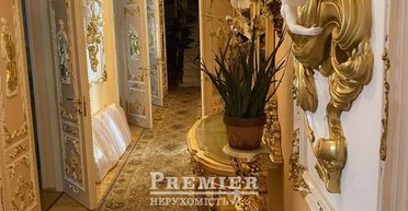 В Одесі продають позолочену 9-кімнатну квартиру за $900 тисяч: чим вона особлива (фото, відео)