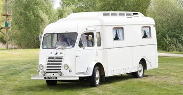 До сих пор используется по назначению: в Париже показали автодом Renault 1951 года (видео)