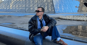 "Дитина авіакомпанії": чоловік від народження безкоштовно літає на літаках (фото)