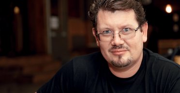 Чтобы овладеть Беларусью, Путину даже не понадобится вести войну, – белорусский поэт Андрей Хаданович